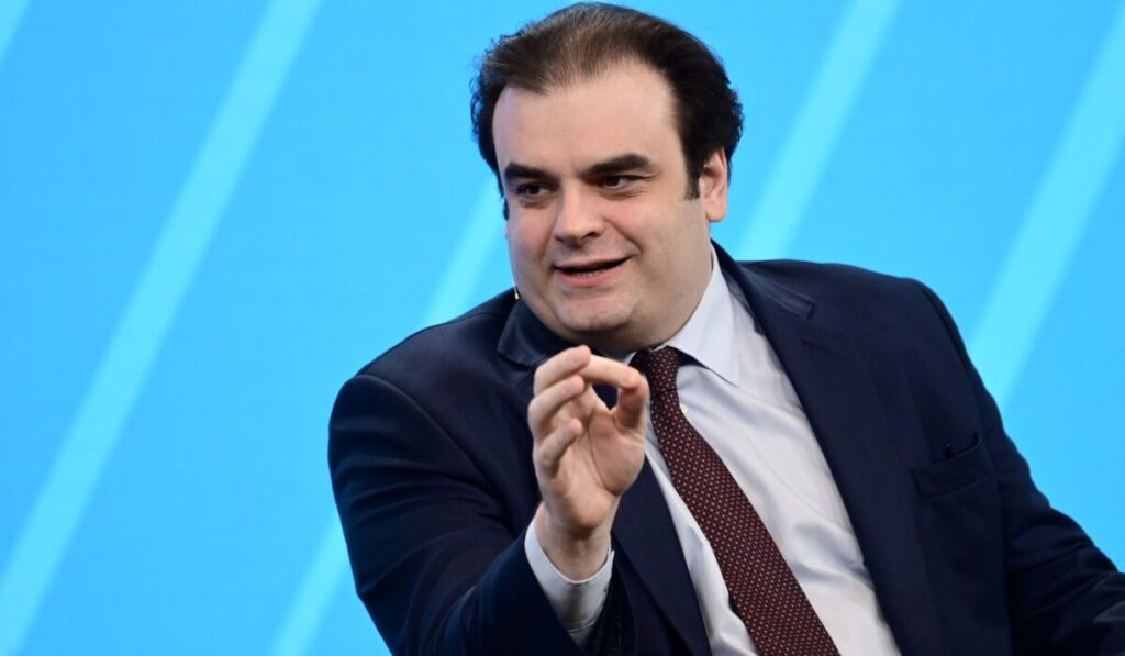 «Γέφυρες» συμφιλίωσης από τον Πιερρακάκη με τους ελεύθερους επαγγελματίες