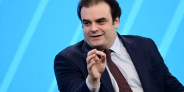 «Γέφυρες» συμφιλίωσης από τον Πιερρακάκη με τους ελεύθερους επαγγελματίες