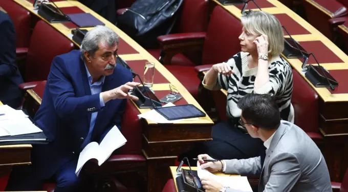 Βουλή: Άρση της ασυλίας του Παύλου Πολάκη και της Έλενας Ακρίτα