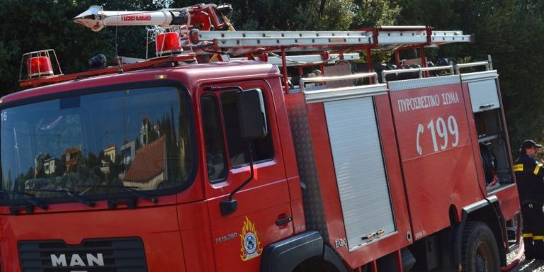 Πυρκαγιά στο κέντρο της Αθήνας, σε εγκαταλελειμμένο κτήριο