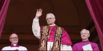 Το πρώτο μήνυμα του νέου πάπα, Ρόμπερτ Πρεβόστ: «Θα διατηρήσουμε ζωντανή τη γεμάτη θάρρος φωνή του Φραγκίσκου»