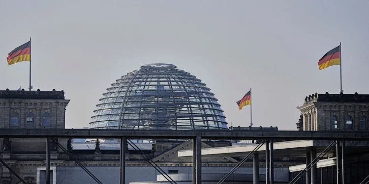 Γερμανία: Η κυβέρνηση διαψεύδει δημοσίευμα της WELT, ότι ο καγκελάριος σκοπεύει να κηρύξει «εθνική κατάσταση έκτακτης ανάγκης»