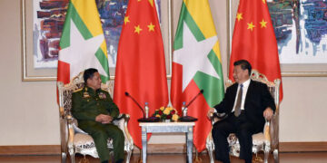 Συναντήθηκαν για πρώτη φορά ο επικεφαλής της Μιανμάρ, Μιν Αούνγκ Χλάινγκ, με τον πρόεδρο της Κίνας, Σι Τζινπίνγκ