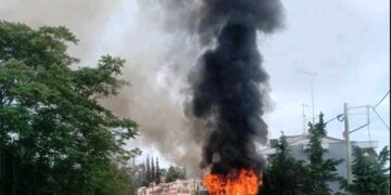 Θεσσαλονίκη: Πυρκαγιά εν κινήσει σε λεωφορείο στο Πανόραμα - Δεν υπήρξαν τραυματίες