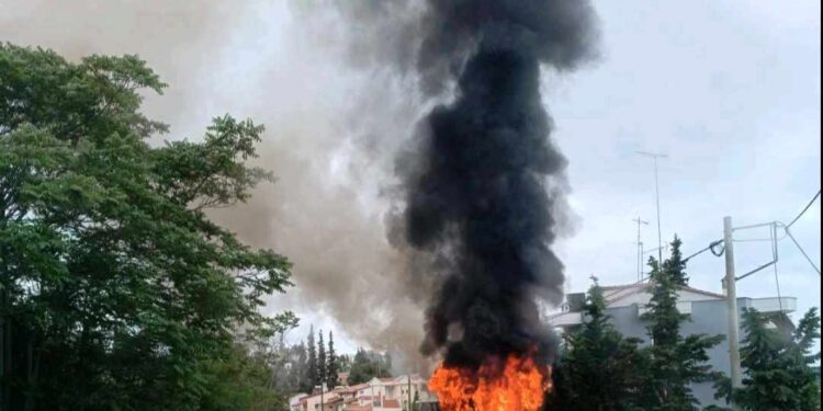 Θεσσαλονίκη: Πυρκαγιά εν κινήσει σε λεωφορείο στο Πανόραμα - Δεν υπήρξαν τραυματίες