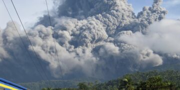 Έκρηξη του ηφαιστείου Κανλάον στις κεντρικές Φιλιππίνες – Τέφρα σε ύψος τριών χιλιομέτρων