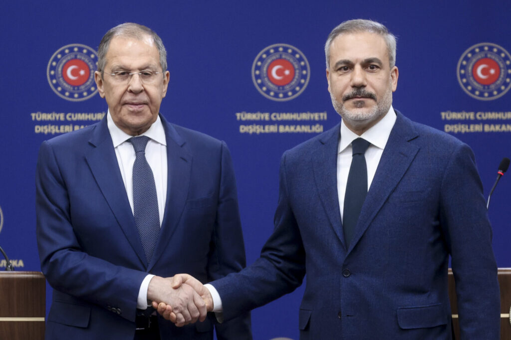 Τηλεφωνική επικοινωνία Λαβρόφ – Φιντάν για την προετοιμασία των συνομιλιών Ρωσίας – Ουκρανίας στην Κωνσταντινούπολη