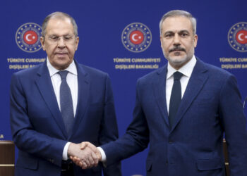 Τηλεφωνική επικοινωνία Λαβρόφ – Φιντάν για την προετοιμασία των συνομιλιών Ρωσίας – Ουκρανίας στην Κωνσταντινούπολη