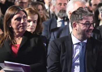 Δημοσκόπηση Interview: Προηγείται η Ν. Δημοκρατία, στη δεύτερη θέση επιστρέφει το ΠΑΣΟΚ