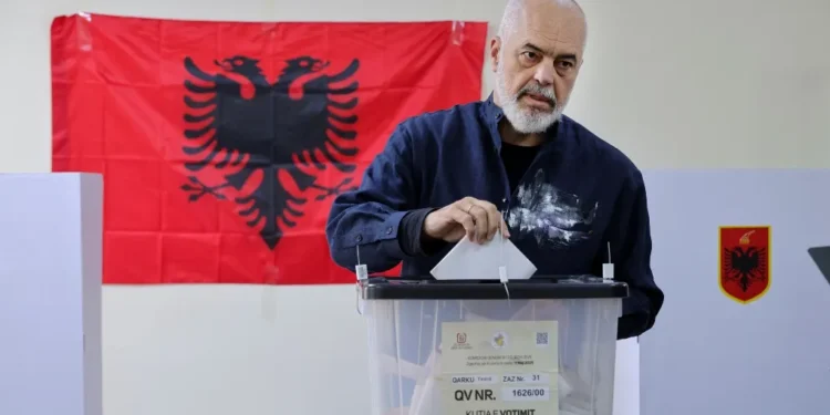 Εκλογές στην Αλβανία: Αυτοδυναμία για τον Ράμα - Αμφισβητεί τα αποτελέσματα ο Μπερίσα