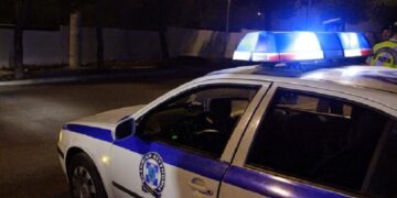 Πανικός στο κέντρο του Βόλου: Δύο άγνωστοι επιτέθηκαν με μαχαίρι σε θαμώνες καταστήματος