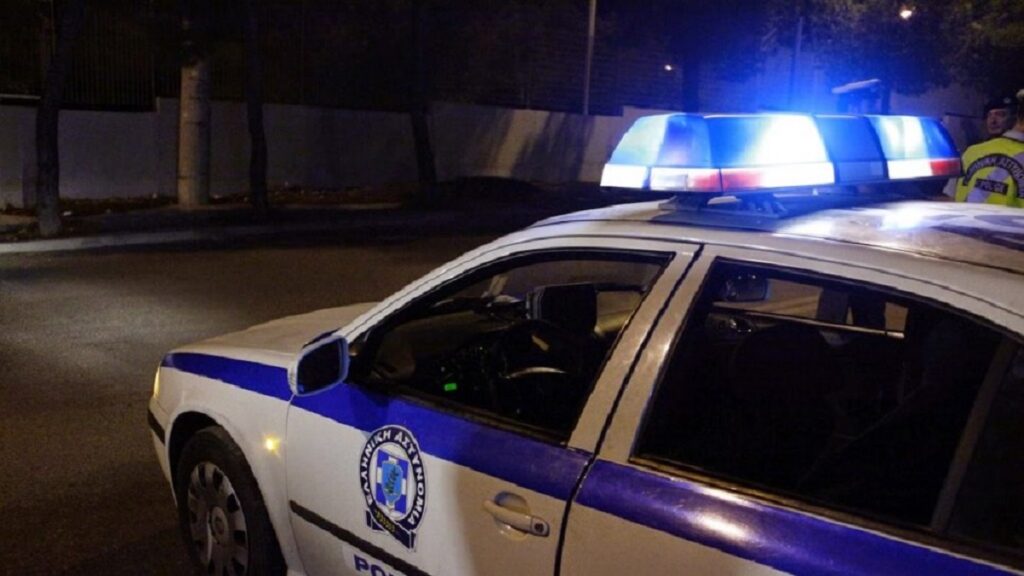 Πανικός στο κέντρο του Βόλου: Δύο άγνωστοι επιτέθηκαν με μαχαίρι σε θαμώνες καταστήματος