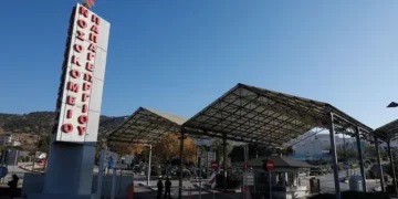 Θεσσαλονίκη: 14χρονη κοπέλα βρέθηκε βαριά τραυματισμένη σε πεζοδρόμιο - Νοσηλεύεται διασωληνωμένη στη ΜΕΘ του νοσοκομείου Παπαγεωργίου