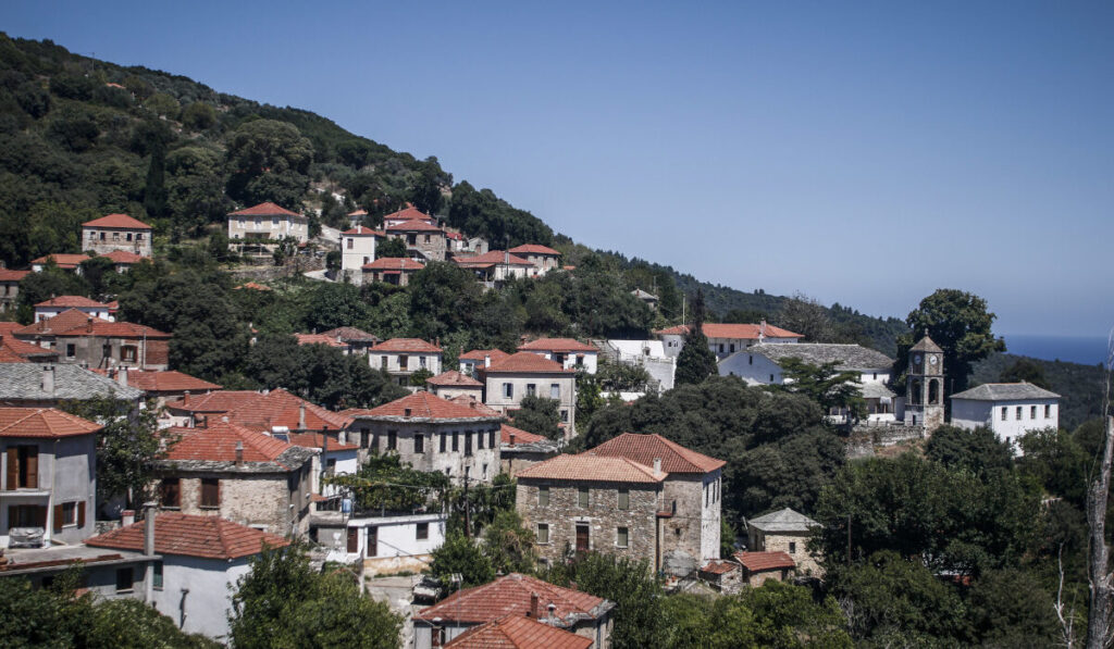Τι αλλάζει με το Προεδρικό Διάταγμα για τη δόμηση σε οικισμούς κάτω των 2.000 κατοίκων - Φροντιστήριο στους βουλευτές της ΝΔ