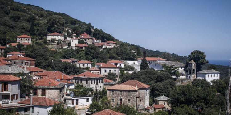 Τι αλλάζει με το Προεδρικό Διάταγμα για τη δόμηση σε οικισμούς κάτω των 2.000 κατοίκων - Φροντιστήριο στους βουλευτές της ΝΔ