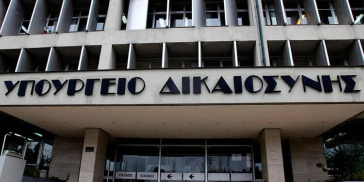 Ανακοίνωση ΣΥΡΙΖΑ: "Σκανδαλώδης η τροπολογία για τις offshore εταιρίες των συγγενών πολιτικών προσώπων"