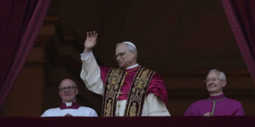 Ο Ντόναλντ Τραμπ δηλώνει ότι επιθυμεί να μιλήσει με τον Πάπα Λέοντα ΙΔ΄