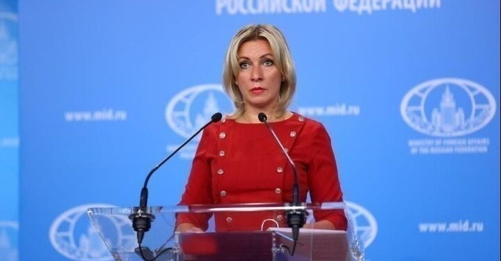 Μαρία Ζαχάροβα: «Κλόουν», «αποτυχημένος» και «αξιολύπητος» ο Ουκρανός πρόεδρος Ζελένσκι