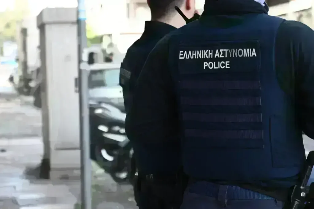 Διάρρηξη κοσμηματοπωλείου στο κέντρο του Χαλανδρίου – Έσπασαν τη τζαμόπορτα και άρπαξαν χρυσαφικά