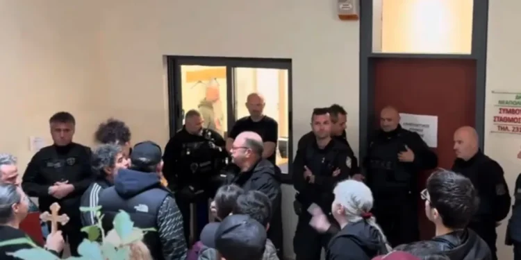 Εισβολή ακροδεξιών και παραθρησκευτικών σε σεμινάριο με ομιλητή τον Χρ. Κατσαδιώτη στη θεσσαλονίκη