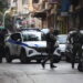 10 προσαγωγές Ρομά σε μεγάλη επιχείρηση της Δίωξης Ναρκωτικών στις εργατικές κατοικίες στην Αγία Βαρβάρα - Βρέθηκαν σάκοι με μετρητά