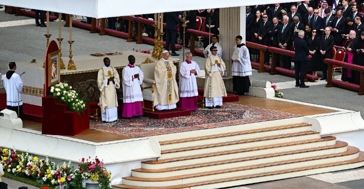 Πάπας Λέων ο ΙΔ': «Με επέλεξαν χωρίς να έχω καμία αξία, βρίσκομαι ενώπιόν σας, με φόβο, τρεμάμενος, ως αδελφός και υπηρέτης της πίστης και της ευτυχίας σας»