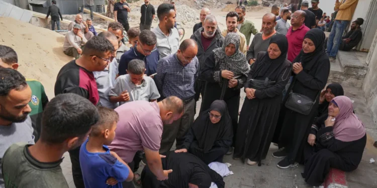 Το Ισραήλ βομβάρδισε σκηνές εκτοπισμένων στη Γάζα - 125 νεκροί