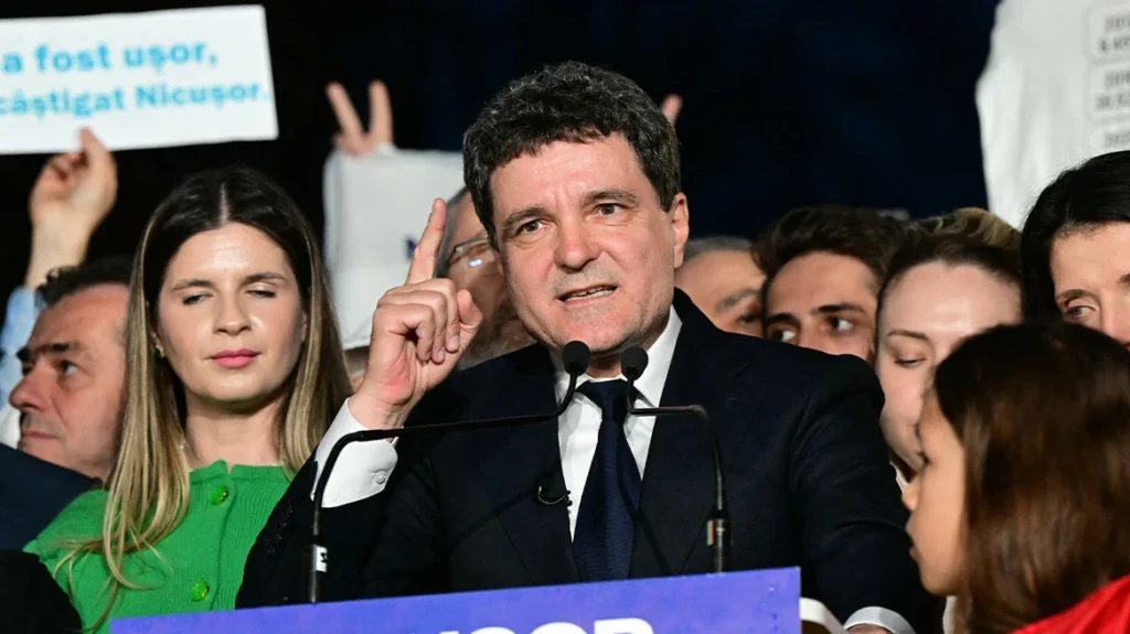 Προεδρικές εκλογές στη Ρουμανία: Νικητής ο φιλοευρωπαίος Νταν με σχεδόν 54% έναντι  46% του ακροδεξιού Σιμιόν