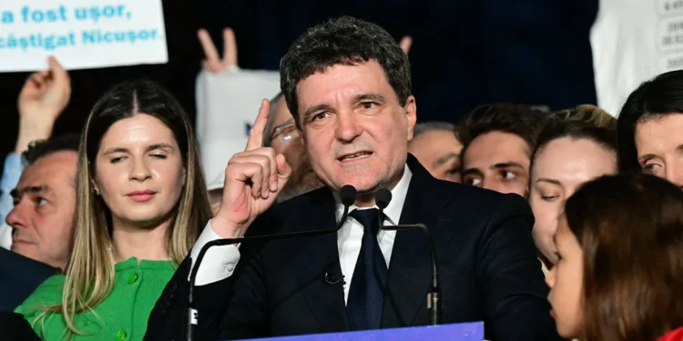 Προεδρικές εκλογές στη Ρουμανία: Νικητής ο φιλοευρωπαίος Νταν με σχεδόν 54% έναντι  46% του ακροδεξιού Σιμιόν