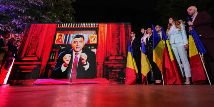 Ρουμανία: Παραδέχθηκε τελικά την ήττα του ο εθνικιστής υποψήφιος Τζόρτζε Σιμιόν