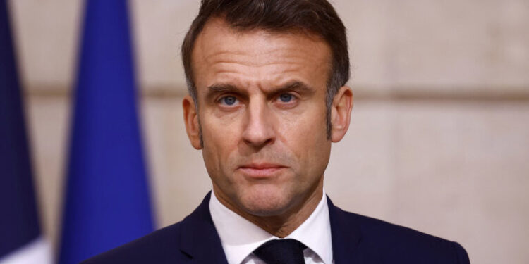 Συγχαρητήρια του Μακρόν στον Νικουσόρ Νταν για τη νίκη του στις εκλογές της Ρουμανίας