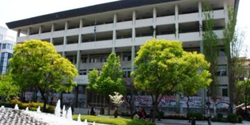 Λάρισα: Ο 50χρονος άνδρας που αναζητείτο για την υπόθεση κακοποίησης των δύο παιδιών, παραδόθηκε στην Αστυνομία