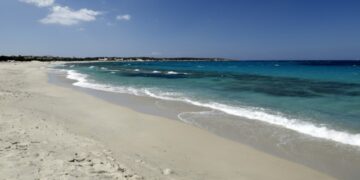 Νάξος: Νέες παράνομες επεμβάσεις στην παραλία της Πλάκας