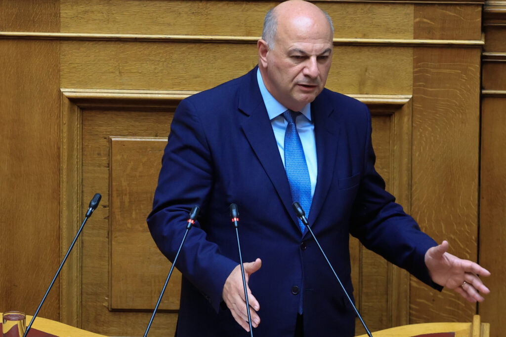 Ο υπουργός Αγροτικής Ανάπτυξης και Τροφίμων, Κώστας Τσιάρας, ζήτησε την παραίτηση του προέδρου του ΟΠΕΚΕΠΕ Νίκου Σαλάτα 
