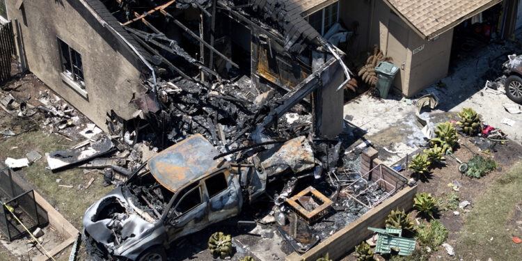 ΗΠΑ: Μικρό αεροσκάφος Cessna 550 συνετρίβη σε κατοικημένη περιοχή του Σαν Ντιέγκο στην Καλιφόρνια - Πολλοί νεκροί