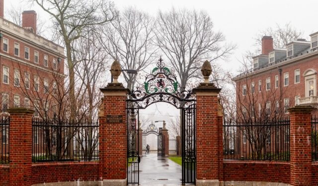 ΗΠΑ: Αντεπίθεση του Χάρβαρντ - Καταθέτει μήνυση κατά της κυβέρνησης Τραμπ
