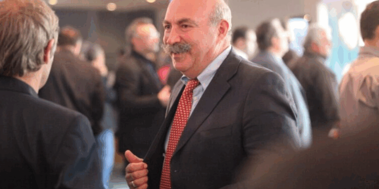 Ο Χρ. Μαυρίκης σε κατ’ οίκον περιορισμό με βραχιολάκι