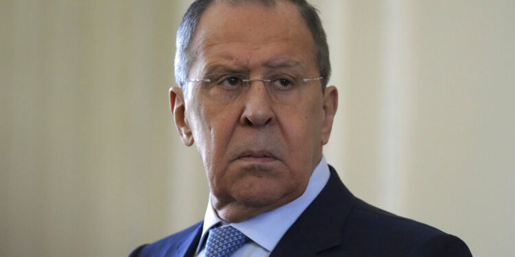 Ο Σεργκέι Λαβρόφ απορρίπτει τη διεξαγωγή ειρηνευτικών συνομιλιών υπό την αιγίδα του Βατικανού