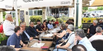 Περιοδεία Κουτσούμπα στη Σάμο - Συνάντηση με δημάρχους, φοιτητές και καθηγητές