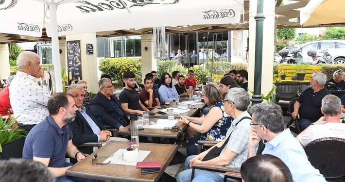 Περιοδεία Κουτσούμπα στη Σάμο - Συνάντηση με δημάρχους, φοιτητές και καθηγητές