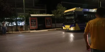 Τροχαίο στο Χαλάνδρι: IX έπεσε σε στάση λεωφορείου – 3 γυναίκες τραυματίες, ο οδηγός αυτοτραυματίστηκε