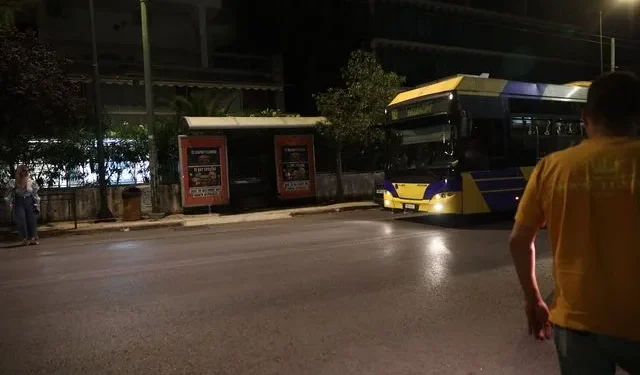 Τροχαίο στο Χαλάνδρι: IX έπεσε σε στάση λεωφορείου – 3 γυναίκες τραυματίες, ο οδηγός αυτοτραυματίστηκε