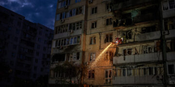 Νυχτερινές ρωσικές αεροπορικές επιδρομές με drones στο Κίεβο – Τουλάχιστον τρεις νεκροί