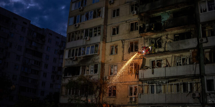 Νυχτερινές ρωσικές αεροπορικές επιδρομές με drones στο Κίεβο – Τουλάχιστον τρεις νεκροί