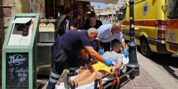 Ατύχημα στα Χανιά από τους ισχυρούς νοτιάδες: Στο νοσοκομείο τουρίστρια - Την χτύπησε γλάστρα που έπεσε από μπαλκόνι