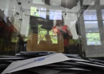 Δημοσκόπηση Interview: Πρώτη με λίγα κέρδη η ΝΔ, ξανά 2ο το ΠΑΣΟΚ, πέφτει η Πλεύση Ελευθερίας