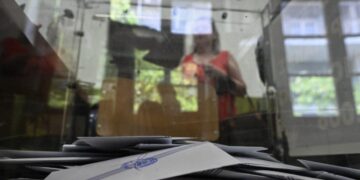 Δημοσκόπηση Interview: Πρώτη με λίγα κέρδη η ΝΔ, ξανά 2ο το ΠΑΣΟΚ, πέφτει η Πλεύση Ελευθερίας