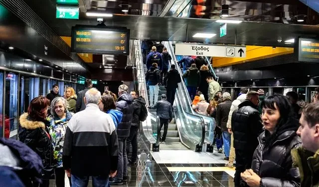 Νέα προβλήματα στο Μετρό Θεσσαλονίκης: Επιβάτες εγκλωβίστηκαν επειδή δεν λειτουργούσε το μοναδικό ακυρωτικό μηχάνημα εξόδου