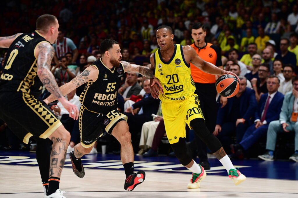 Euroleague: Η Φενέρ νίκησε τη Μονακό (80-71) και σήκωσε την κούπα