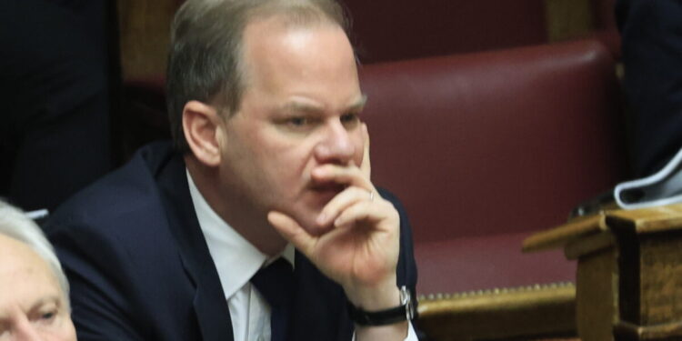 Με γραπτή δήλωση στη συζήτηση για την Προανακριτική στη Βουλή ο Κ. Καραμανλής;